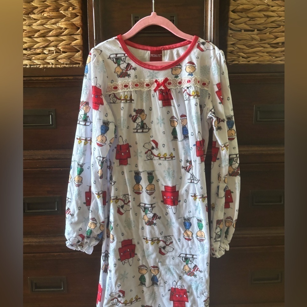 Peanuts long sleeve flannel nightgown in size 8